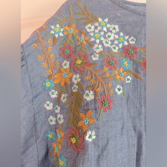 LUCKY BRAND Floral Embroidered Beaded Boho Peasant Chambray Blue Top Small - Picture 3 of 4